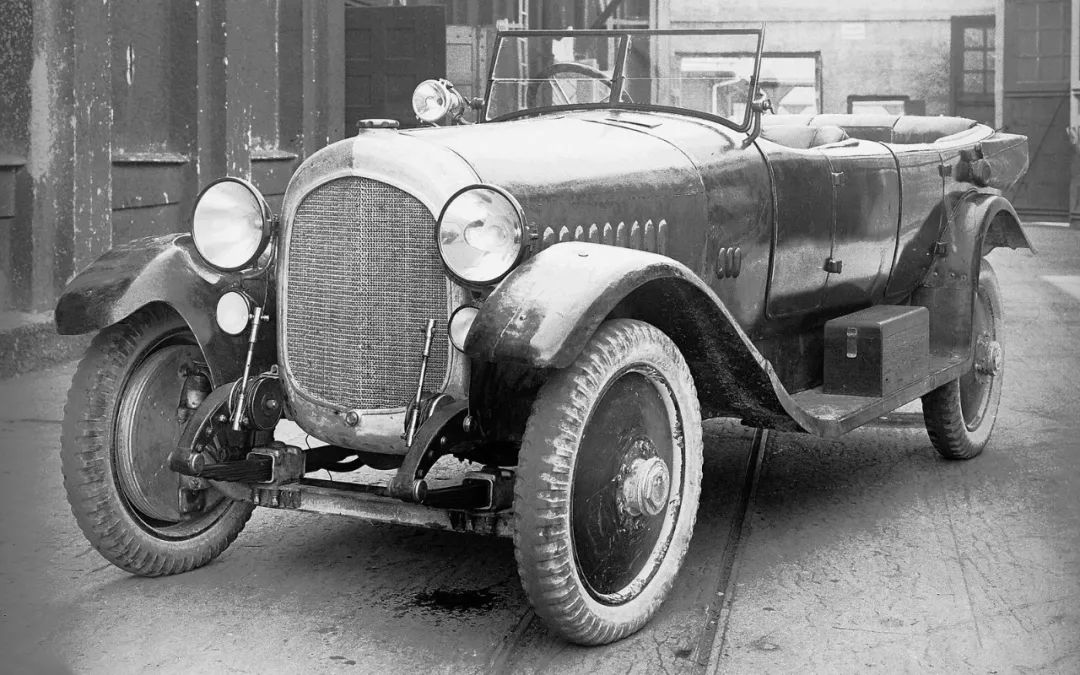 梅赛德斯奔驰迈巴赫s680,梅赛德斯奔驰迈巴赫s600广告视频