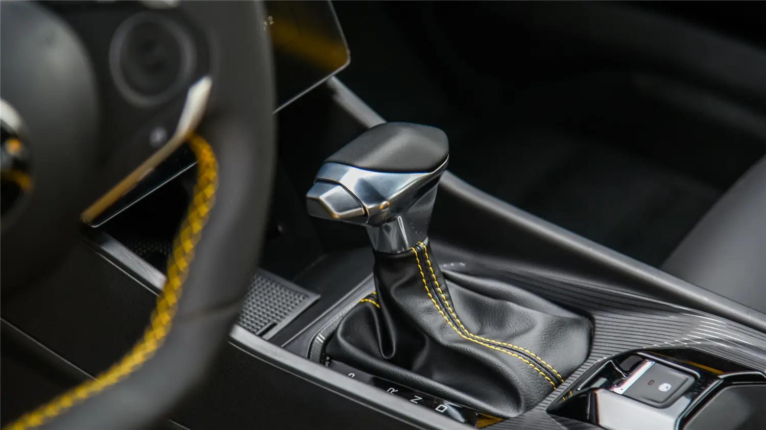 试驾东风风神奕炫max暗夜版2022款,东风风神奕炫马赫版2023款试驾