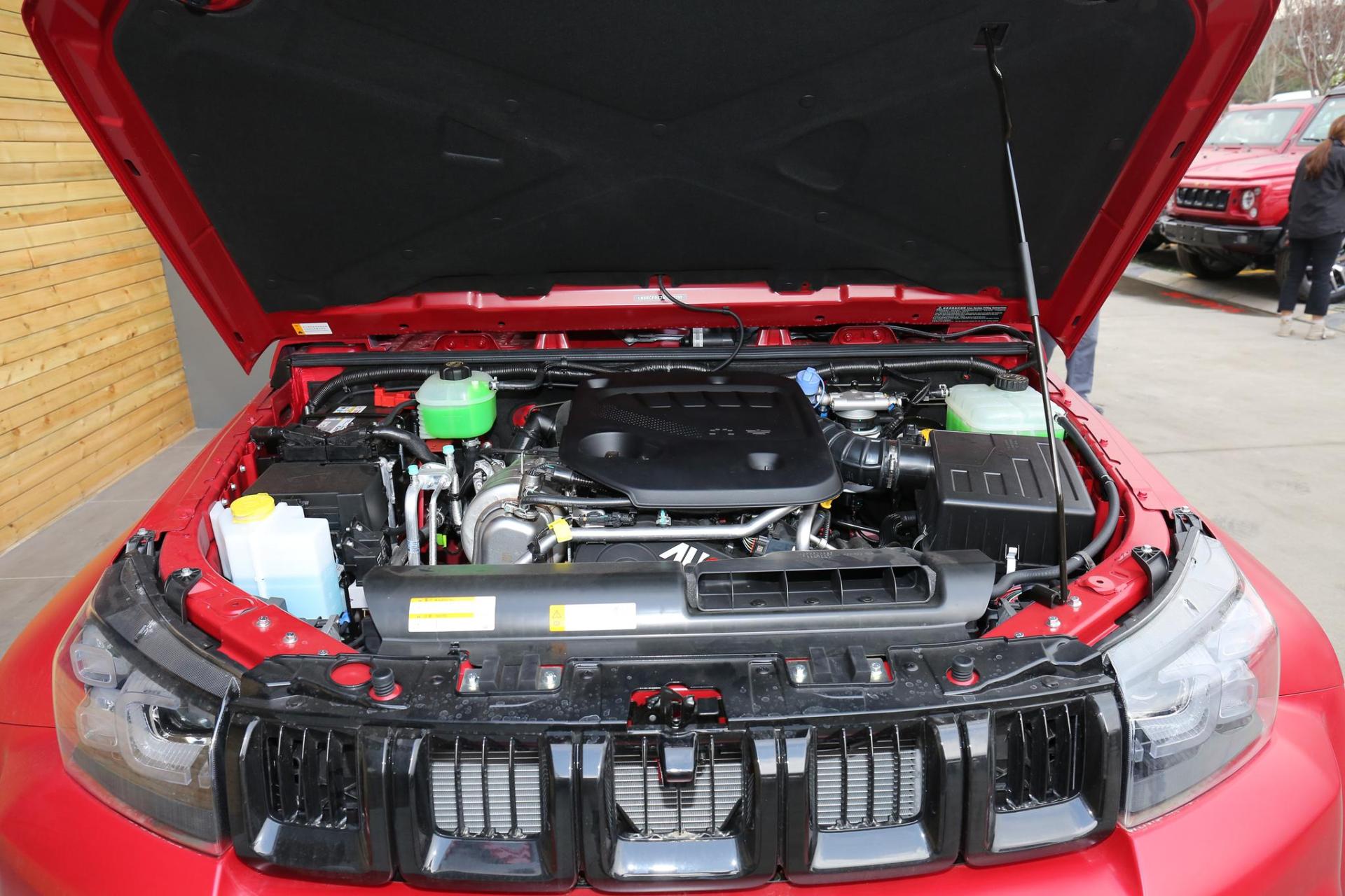 黑武士北京bj40越野实测,坦克300BJ40越野对比