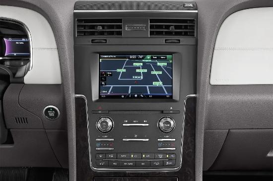 c11三联屏介绍,零跑c11智能交互讲解