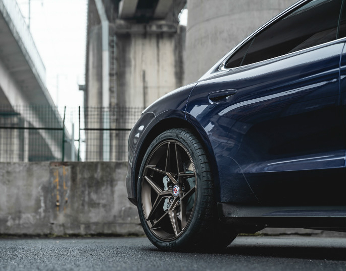 保时捷新能源TAYCAN改米卡国产锻造HRE款轮毂