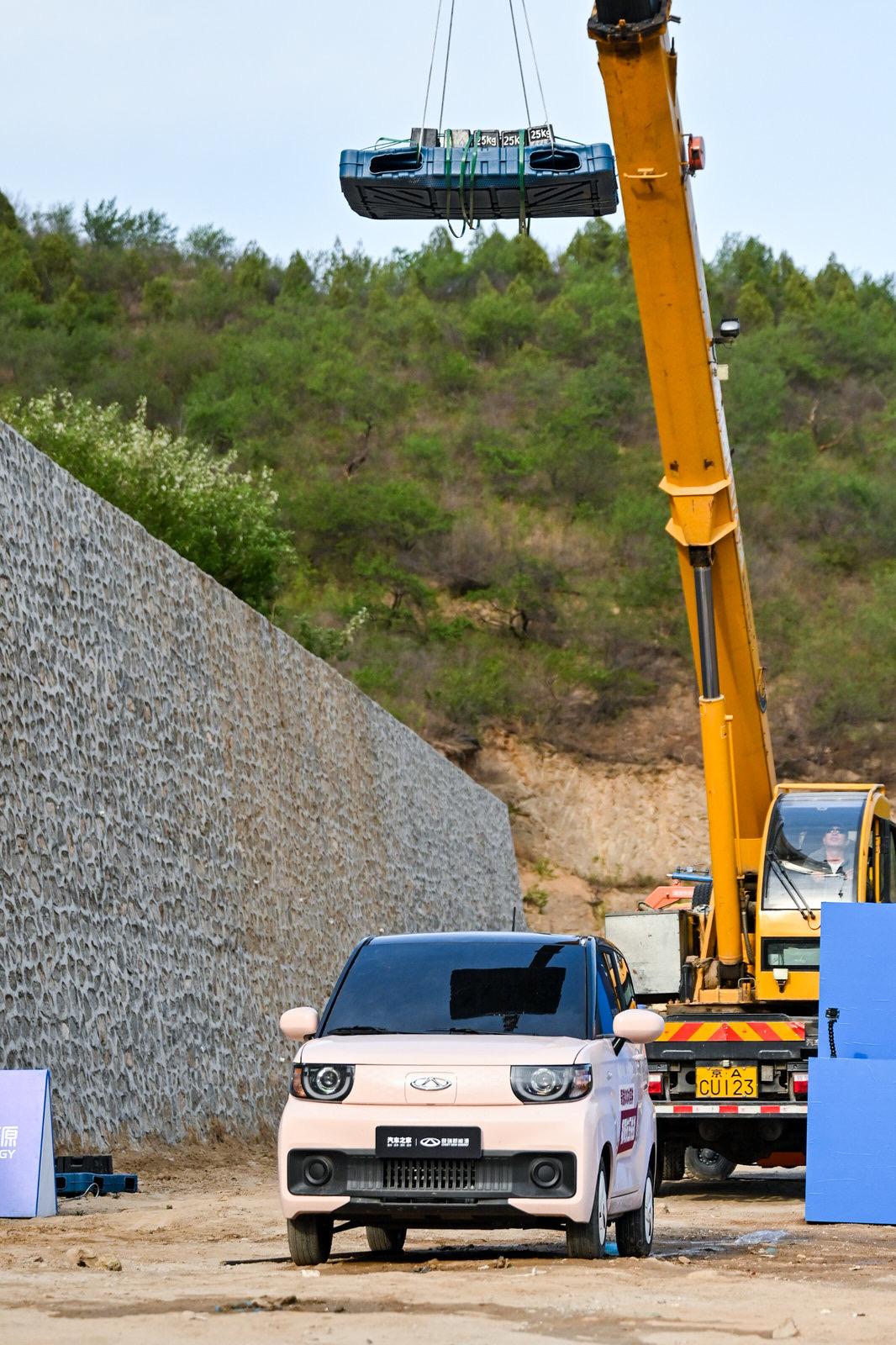 奇瑞qq冰淇淋安全测试视频,奇瑞qq冰淇淋上高速安全测试
