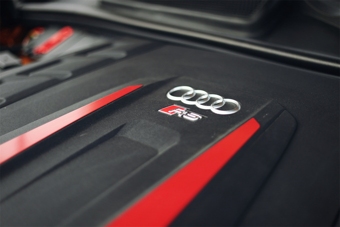 《豪华180》评奥迪RSQ8足够豪华的性能车啥样？