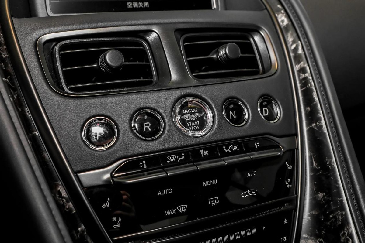 阿斯顿马丁dbsv12顶配,阿斯顿马丁dbsv12coupe最新落地价