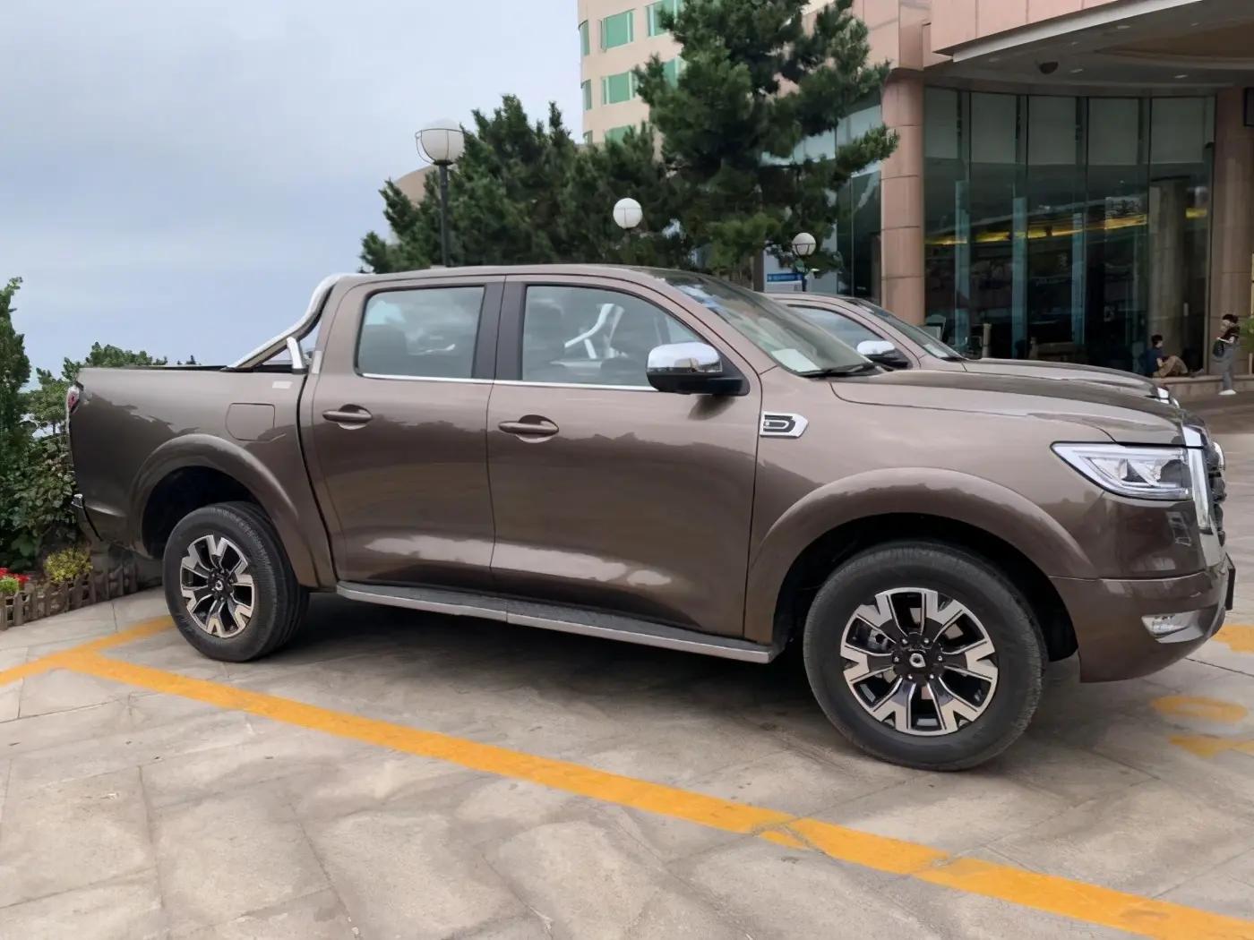 长城炮商用版跟同级别皮卡车对比,全新长城炮高端皮卡路试