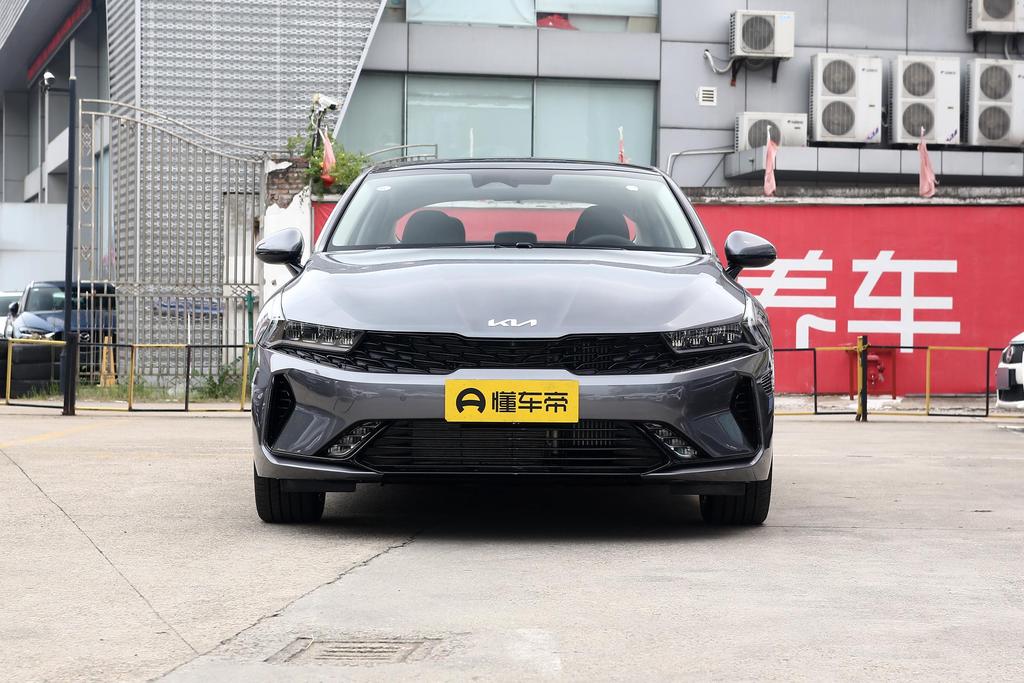 起亚k5适合家用吗,实用油耗低毛病少的家用车