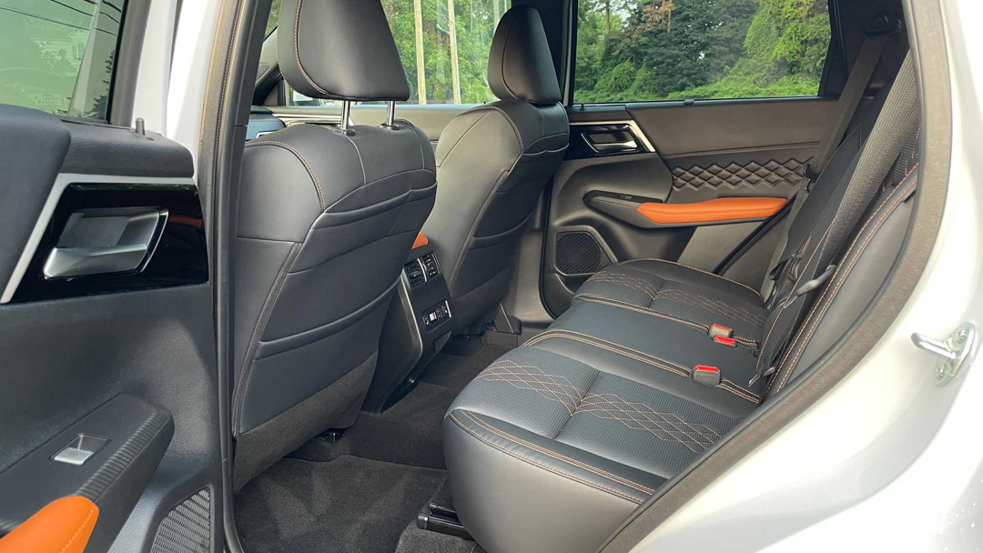 欧蓝德四驱和汉兰达四驱哪个好,三菱欧蓝德和汉兰达对比