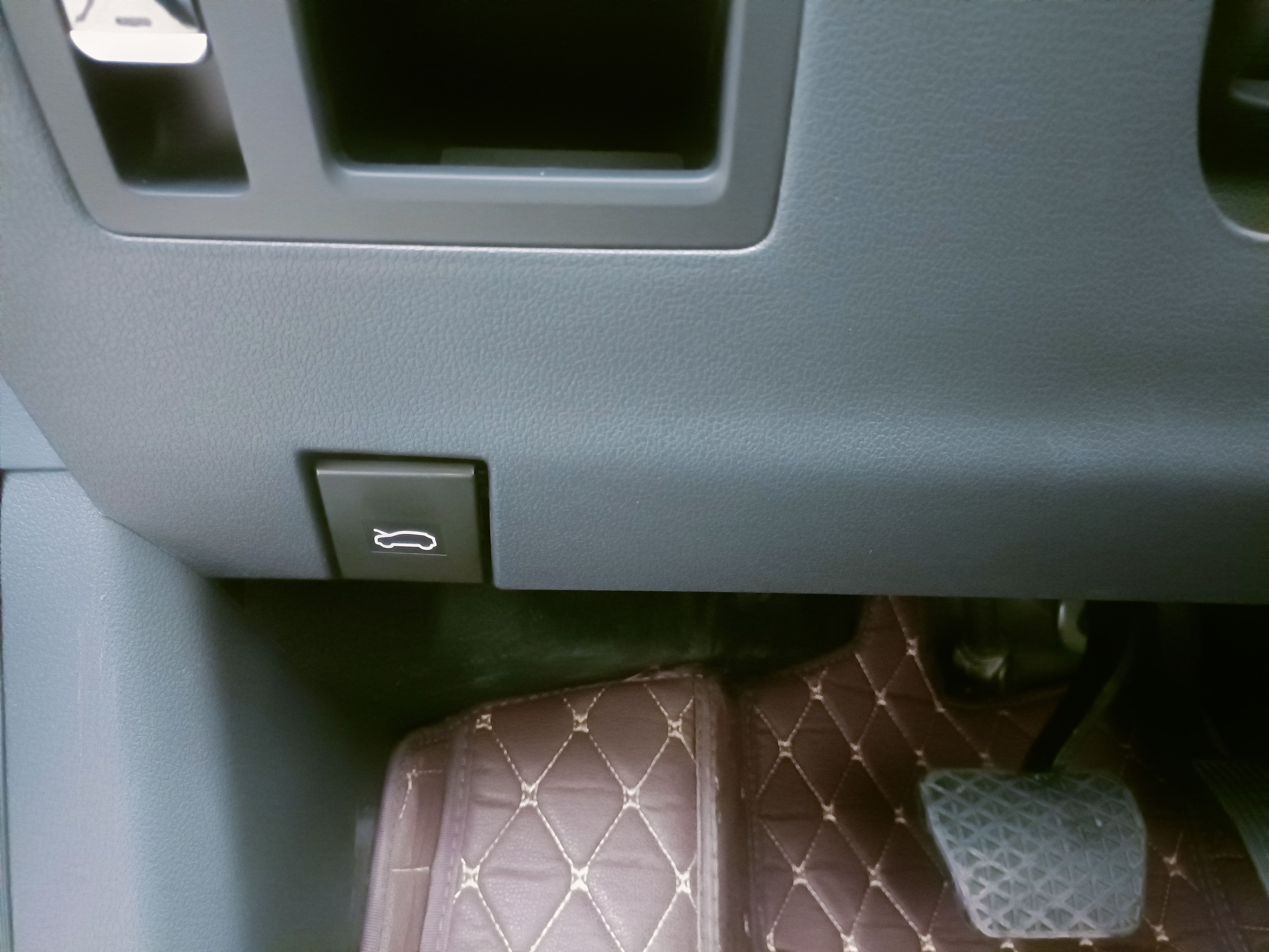 汽车自己如何加玻璃水教程,汽车如何加玻璃水的方法