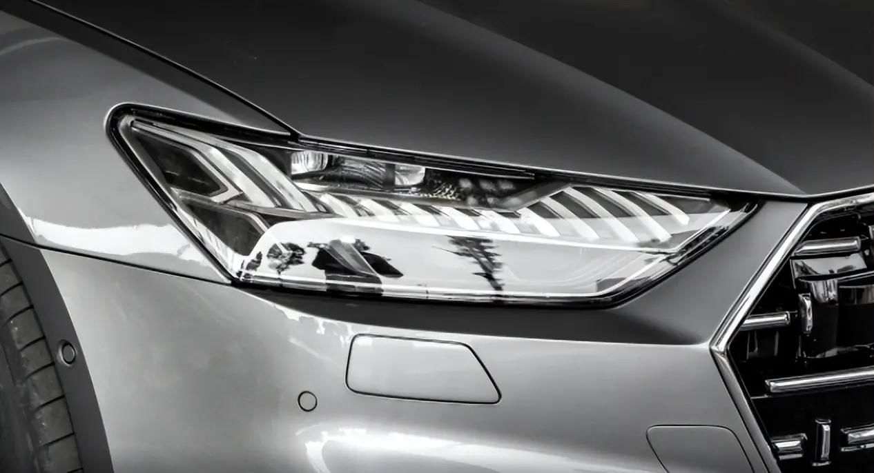 奥迪a7和奔驰e300l哪个好,四驱奥迪a7l