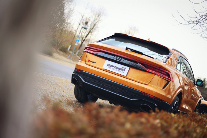 《豪华180》评奥迪RSQ8足够豪华的性能车啥样？