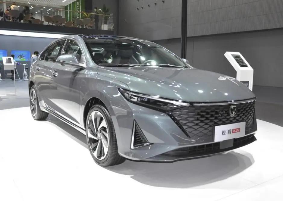 长安锐程cc和朗逸plus怎么选择,长安逸动plus长安锐程cc2021款