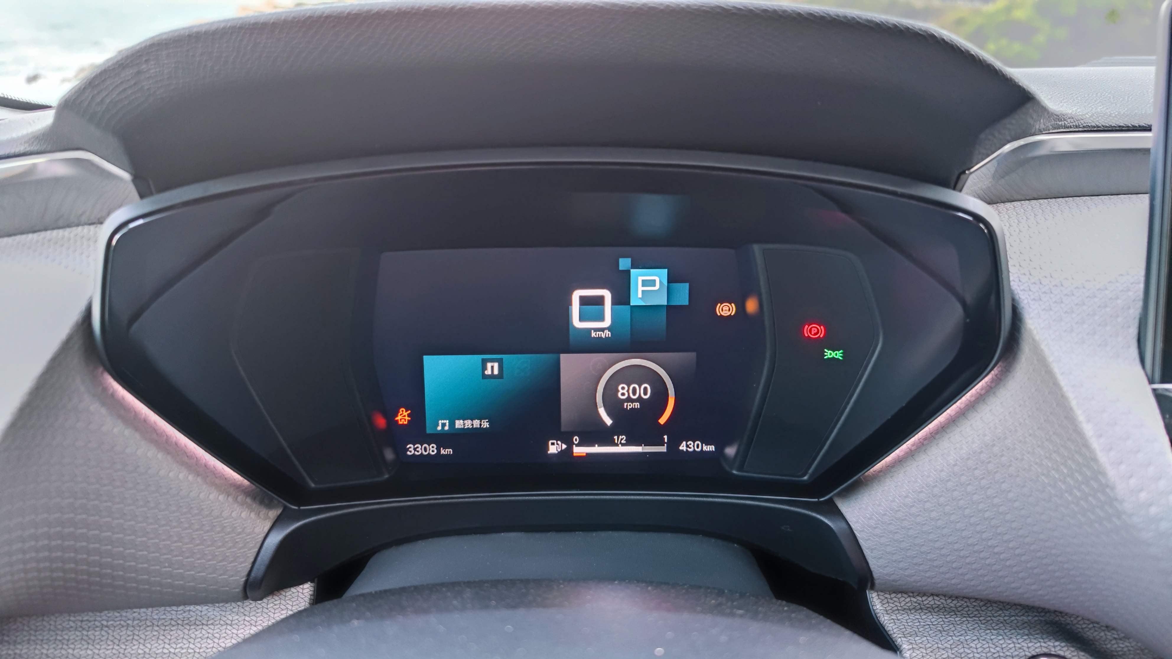 试驾凡尔赛C5X：B级车无疑，车机不难用，变速箱很平顺！