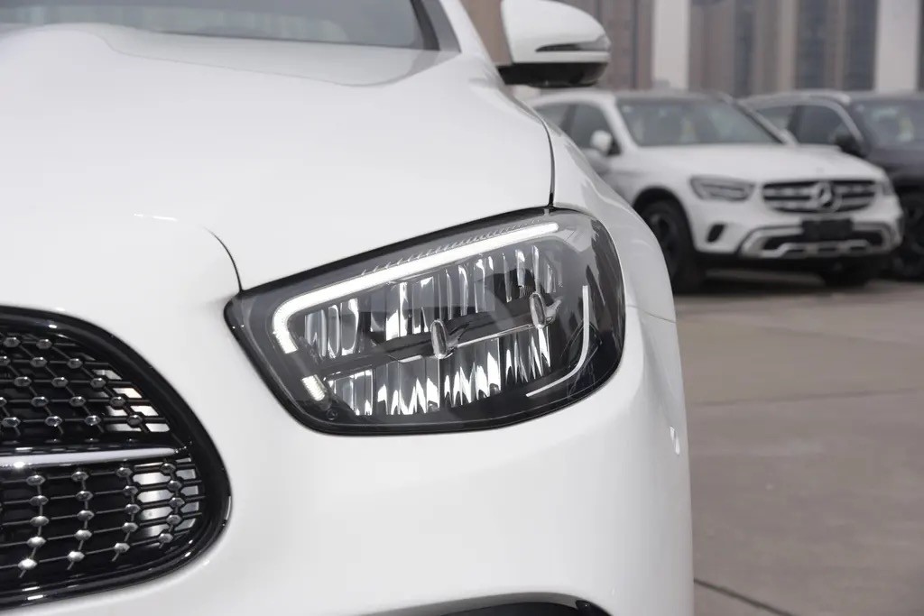 优雅与霸气共存的豪车,奔驰e级2022款300l运动豪华