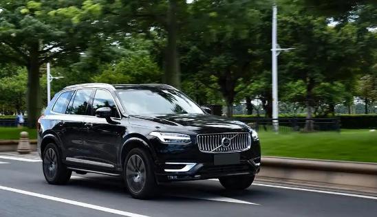 纯电suv和燃油suv走烂路谁更强,纯电suv和纯电轿车哪个好