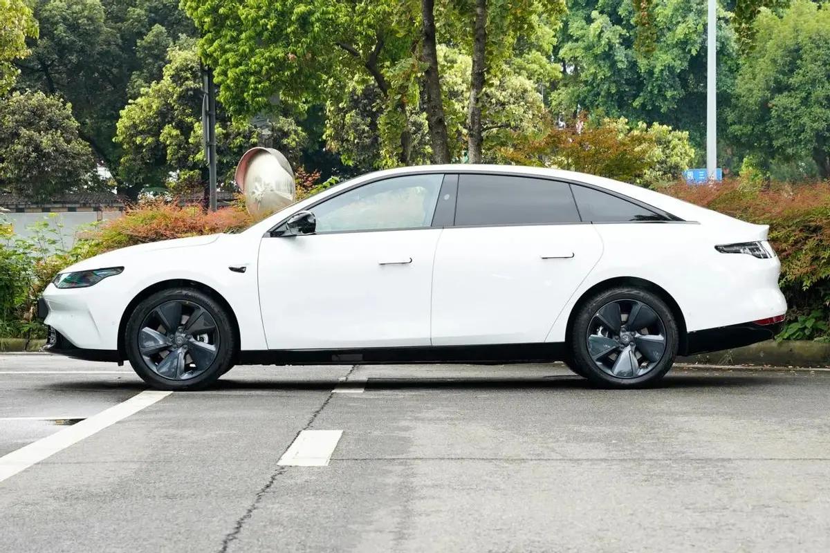 配备l2级自动驾驶的豪华suv,配备l2级辅助驾驶的车型