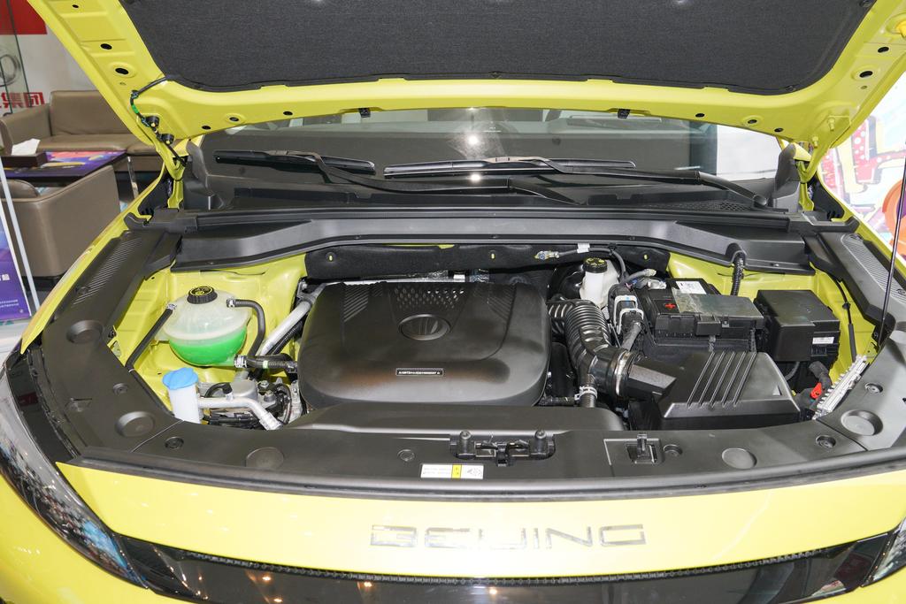 试驾北京汽车魔方：燃油车与智能化的最新结合。