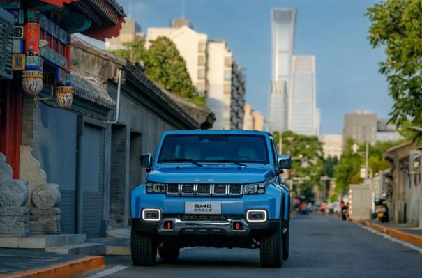 北京越野车bj40黑武士实地越野,北京bj40新款2024款保值吗