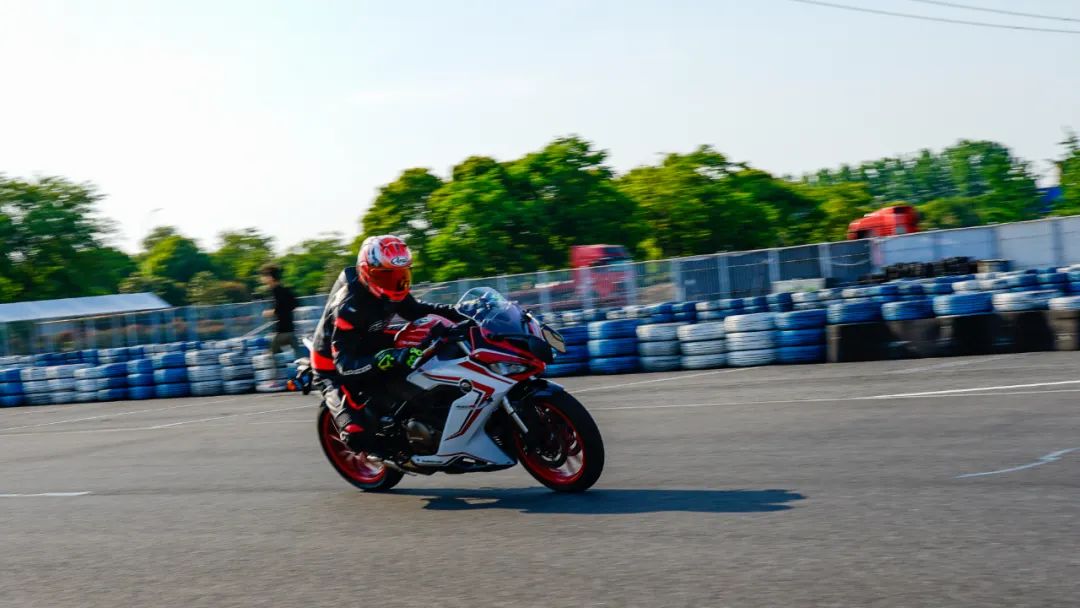 推荐中排仿赛,赛400值得入手吗骑行感受