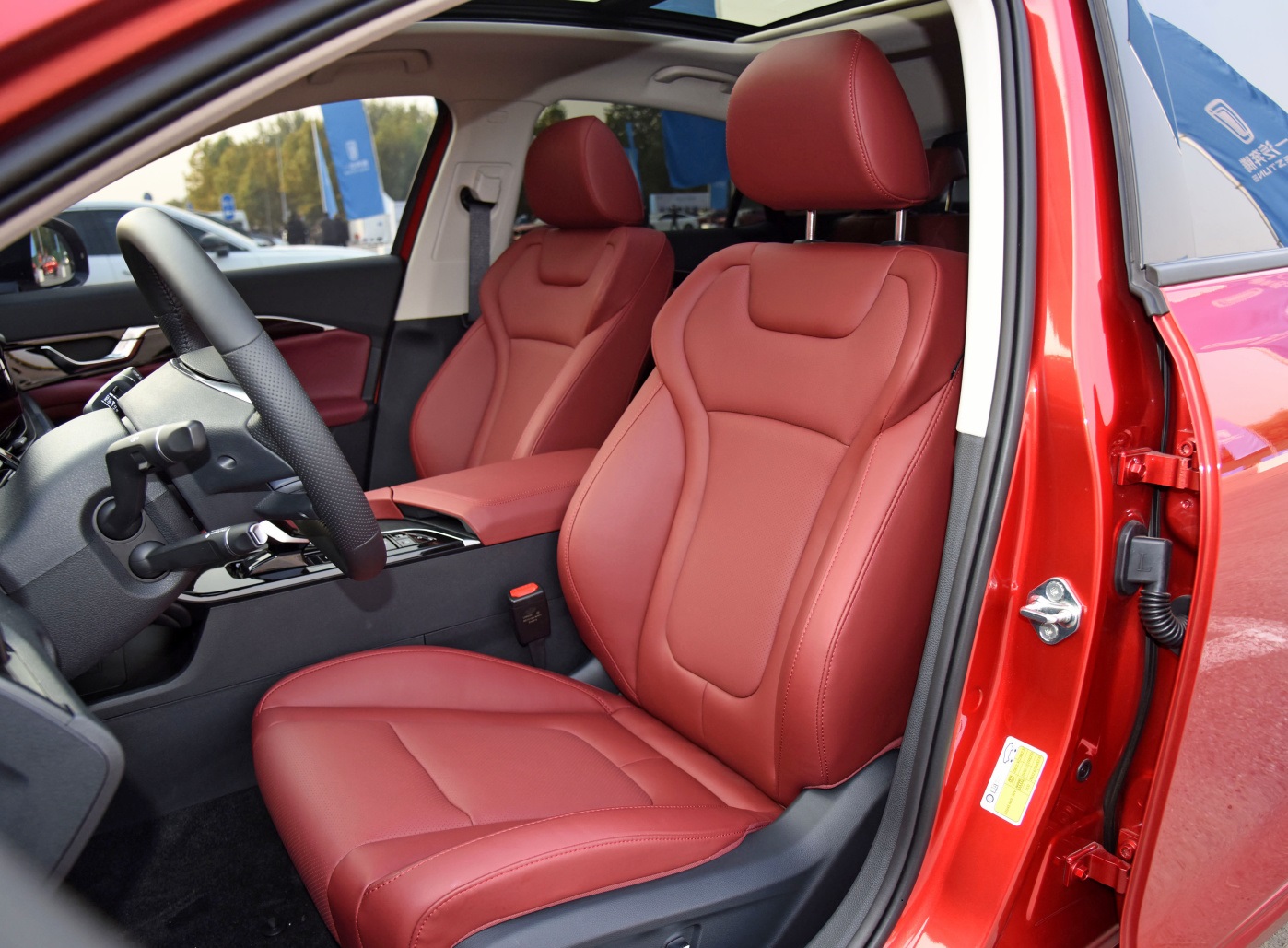 预算14万，提了台奔腾B702.0T版本，动力油耗满意，但缺点也明显