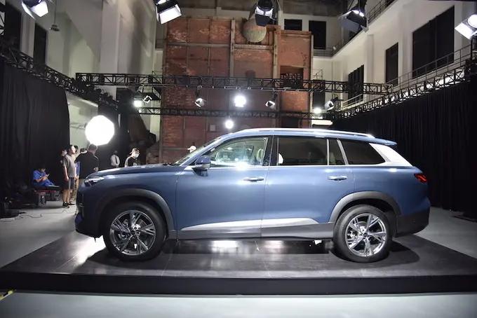 硬汉豪华全尺寸suv试驾上汽奥迪q6,奥迪q6对比奥迪q7