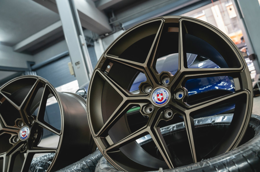 保时捷新能源TAYCAN改米卡国产锻造HRE款轮毂