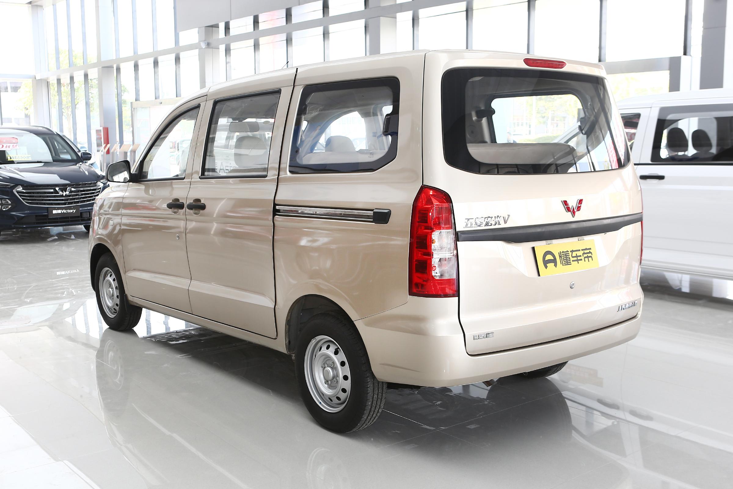 五菱宏光v车型性价比评测,五菱宏光v测评2022