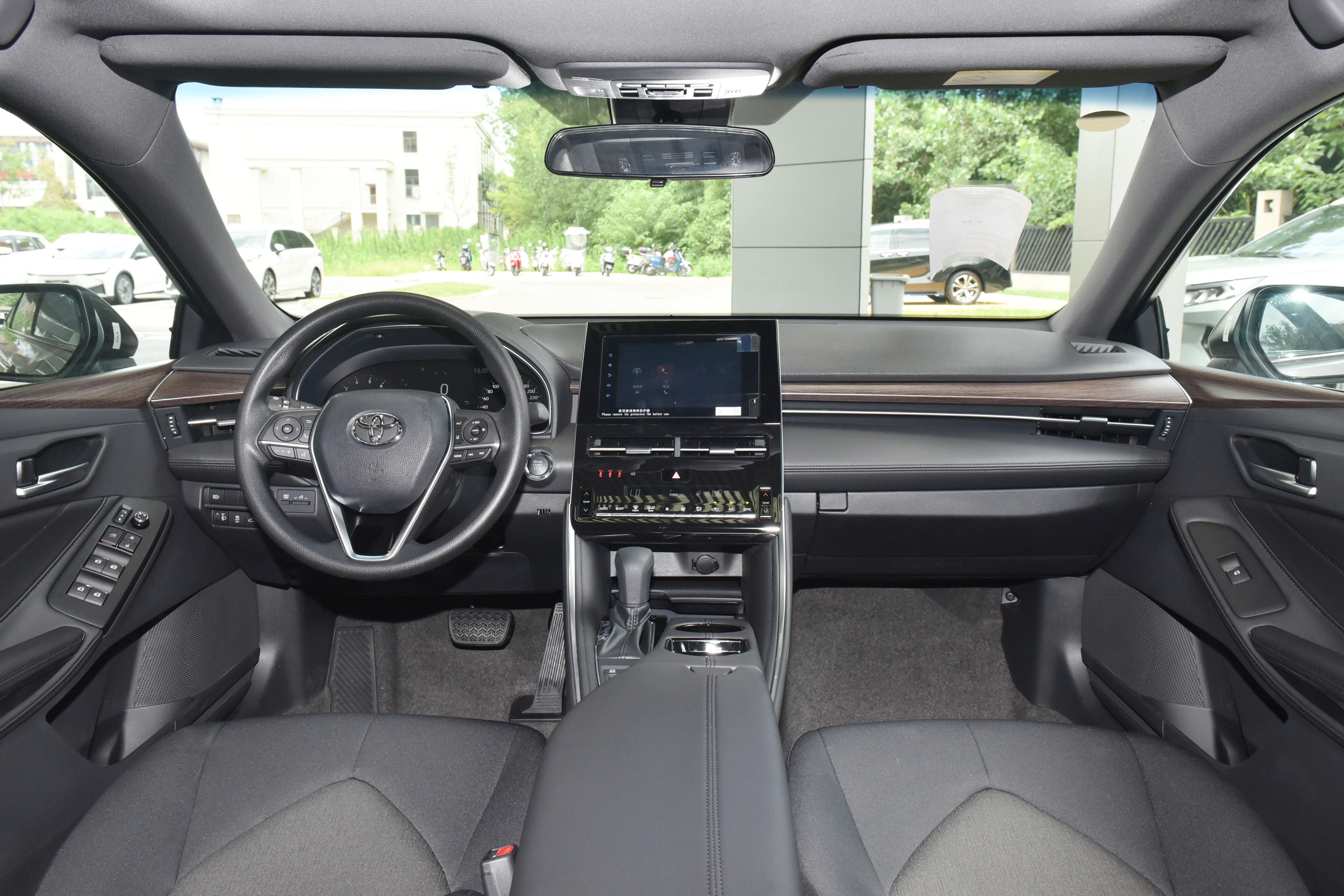 如何选择丰田亚洲龙的配置和车型,10个安全气囊的车型