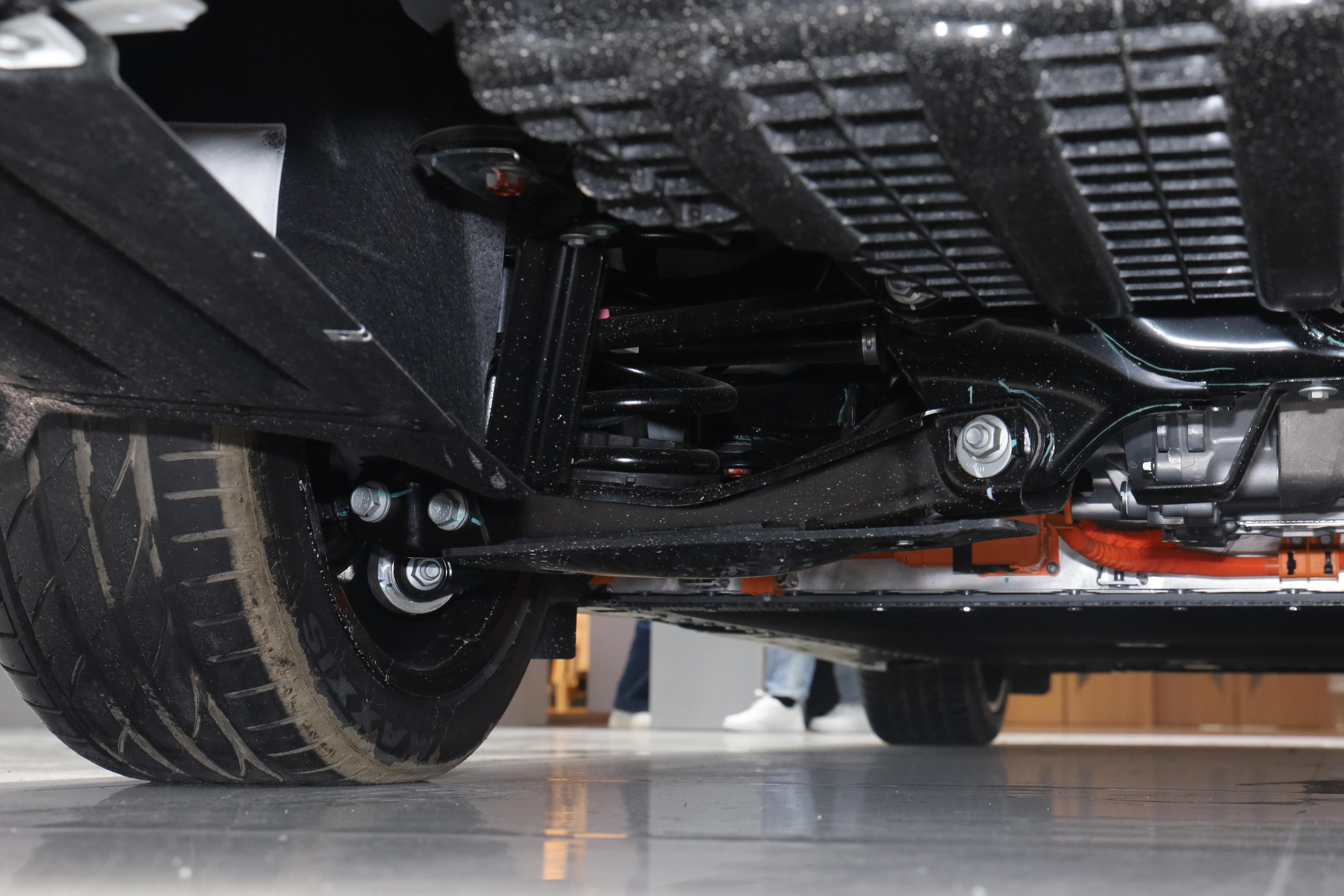 340马力+23个扬声器，无框门，800V快充，这台C级轿跑总体还不错