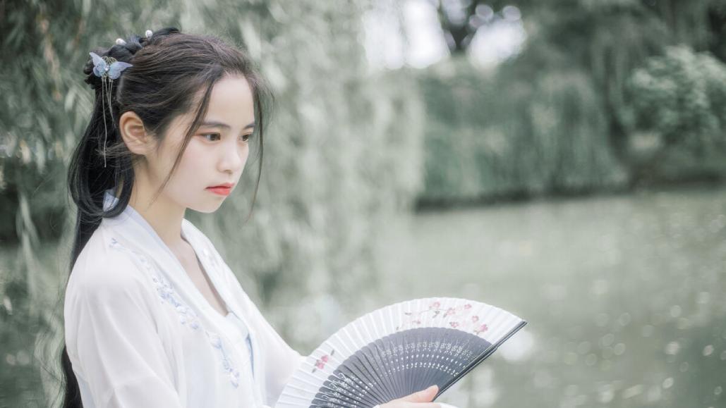 小说：她将歹徒送进牢，对方出狱后上门报复，却遭她的奇毒制裁