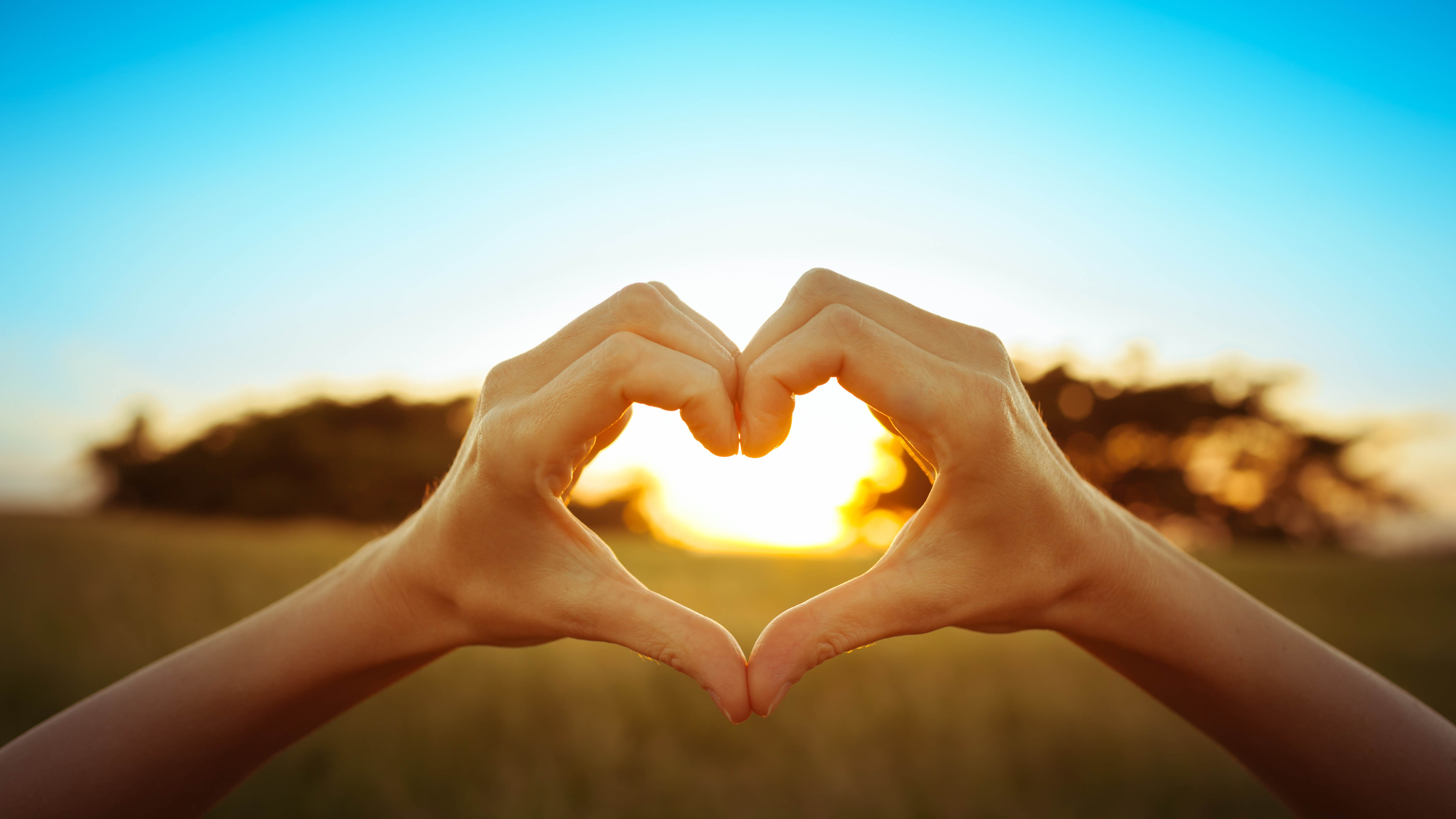 小说：是不是擦不到？要我帮忙吗？