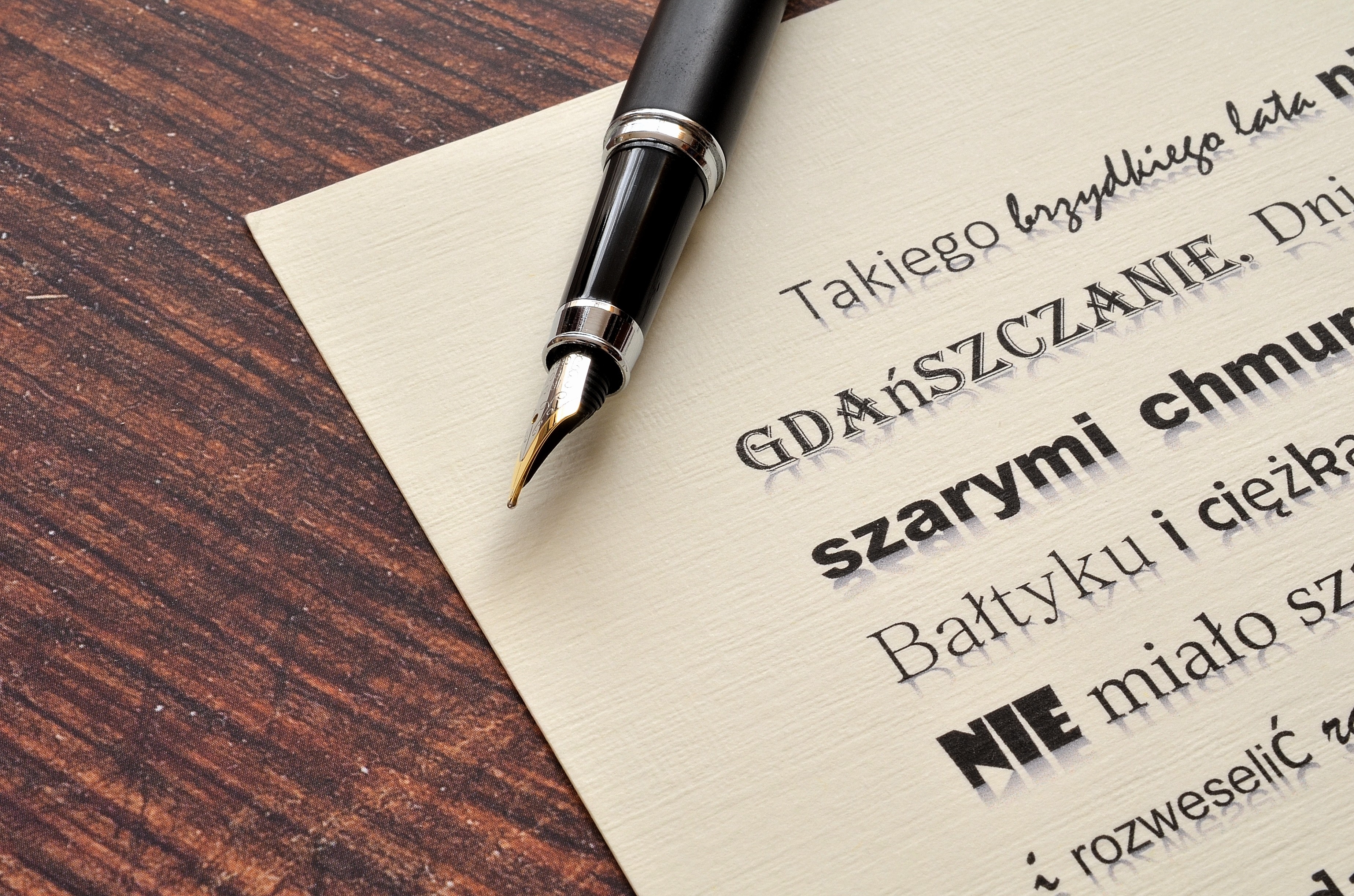 小说：她把药剂瓶打碎，院长竟趴在地上狂舔，她恶心得差点吐出来