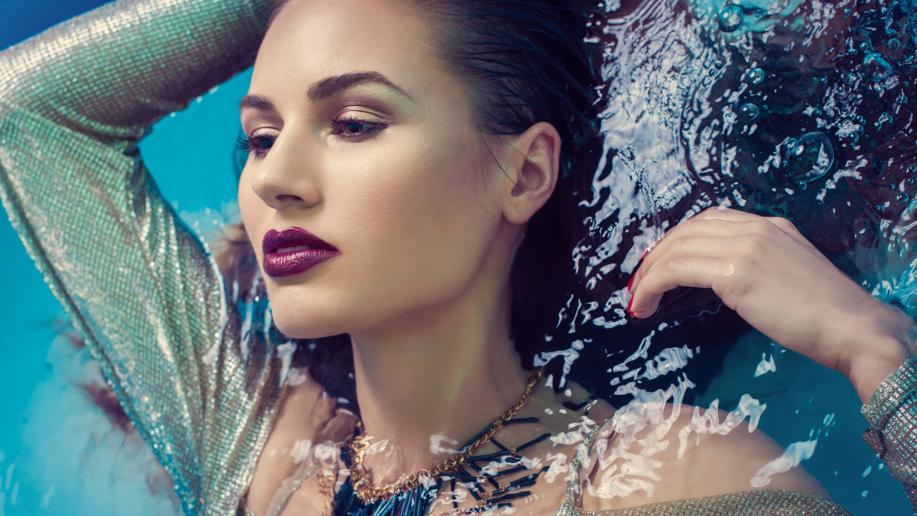 小说：节目组规定不让带钱，她竟然把钱藏在*处私**，真是绝了