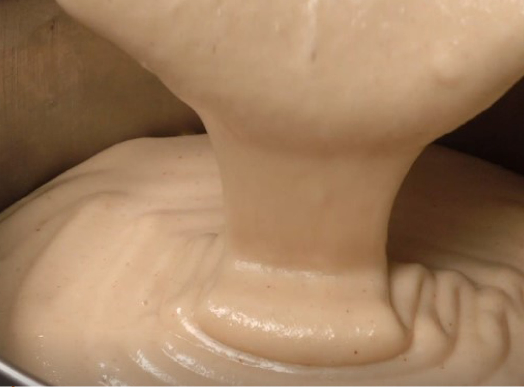 电饭煲和烤箱哪个做蛋糕好吃,无烤箱无打蛋器无电饭煲自制蛋糕