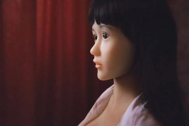 中国第一个硅胶娃娃体验馆，开在工厂区