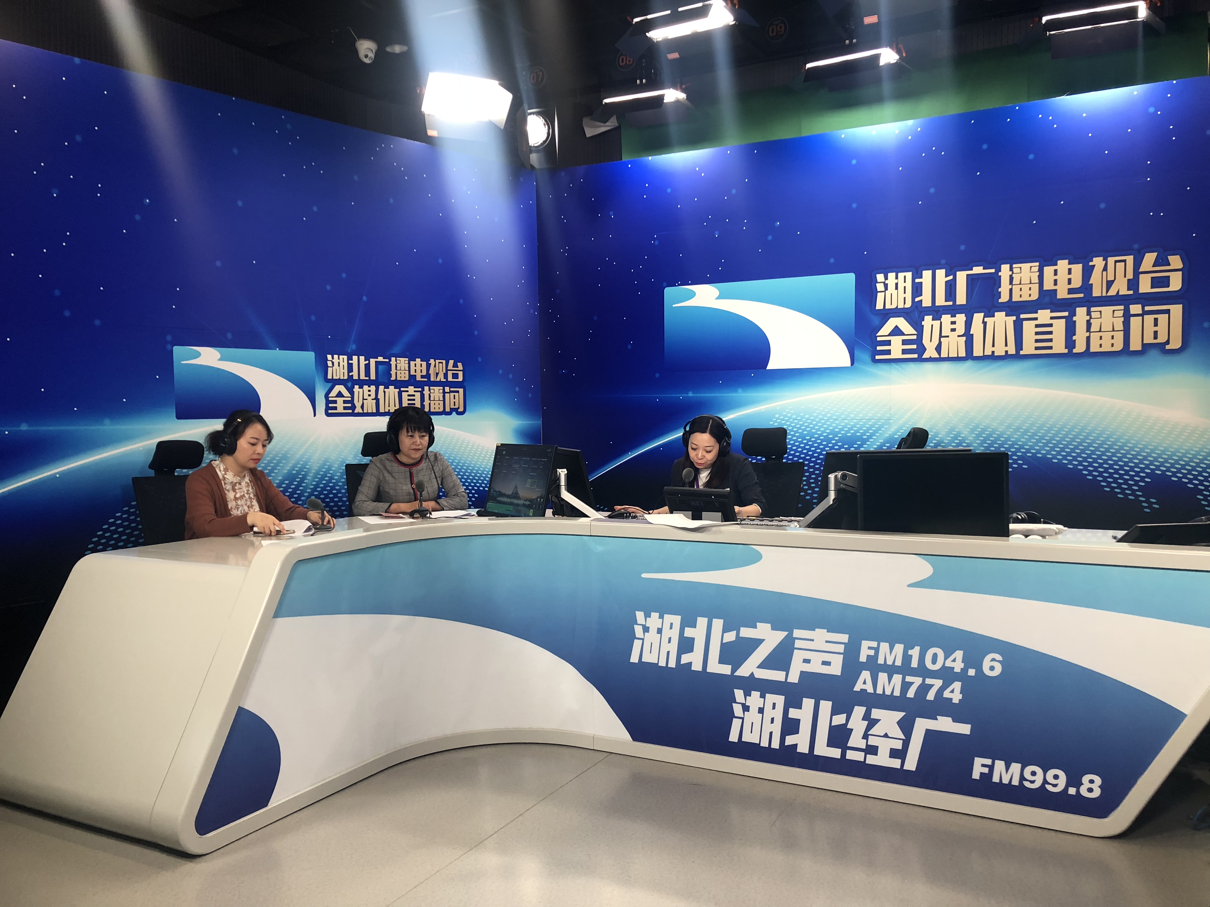 想守护“颜值”？你的化妆品用对了吗？《万有引力》之“药监在线”：关于化妆品，你不知道的那些事儿！