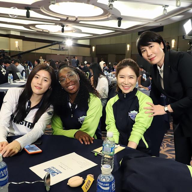 李多英李多贤是双胞胎吗,排坛美人