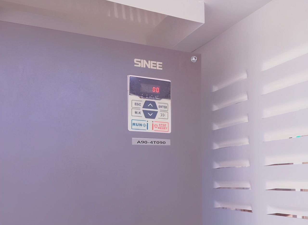 变频器电源相序能改变电机转向吗,变频器如何调节电机正反转参数