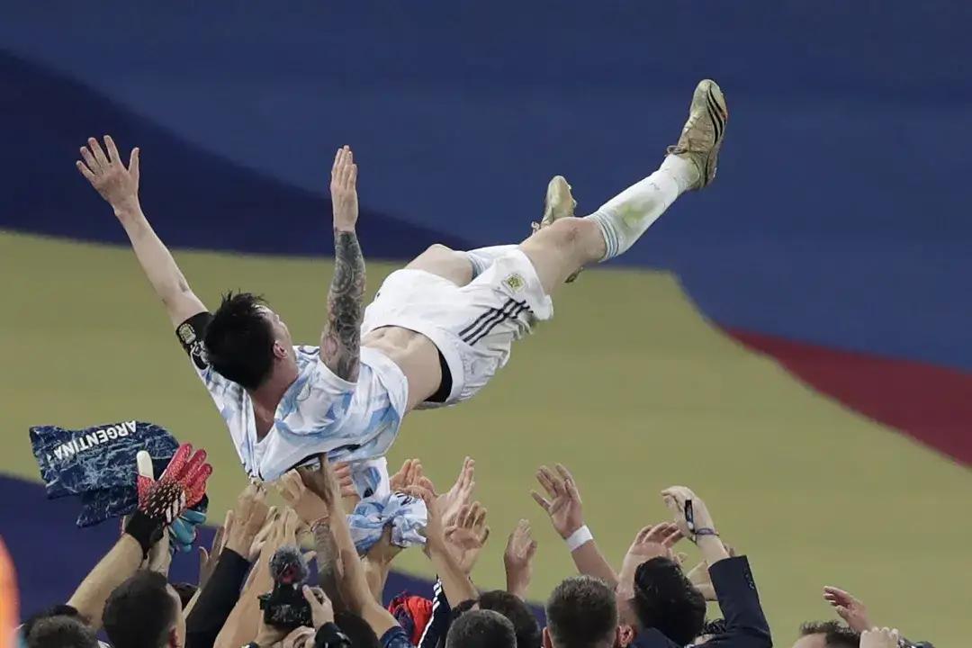 天佑成名之战,天佑拿过轻量级冠军吗