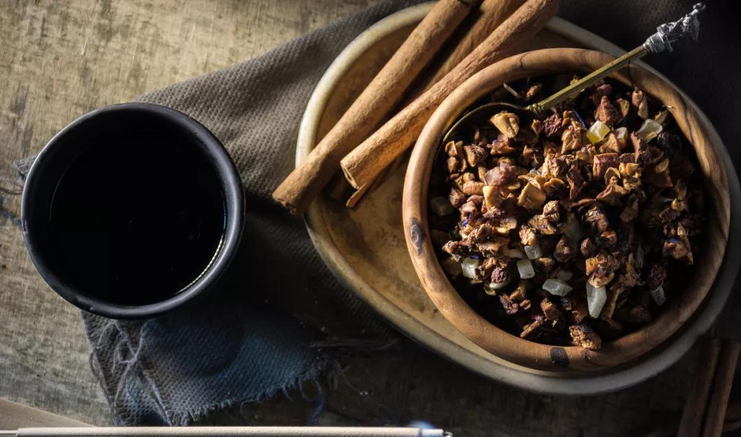 爽身粉可不可以治疗热痱子,爽身粉治疗热痱子吗