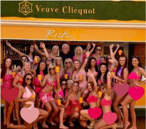 58岁英国富豪,英国亿万富翁富家女