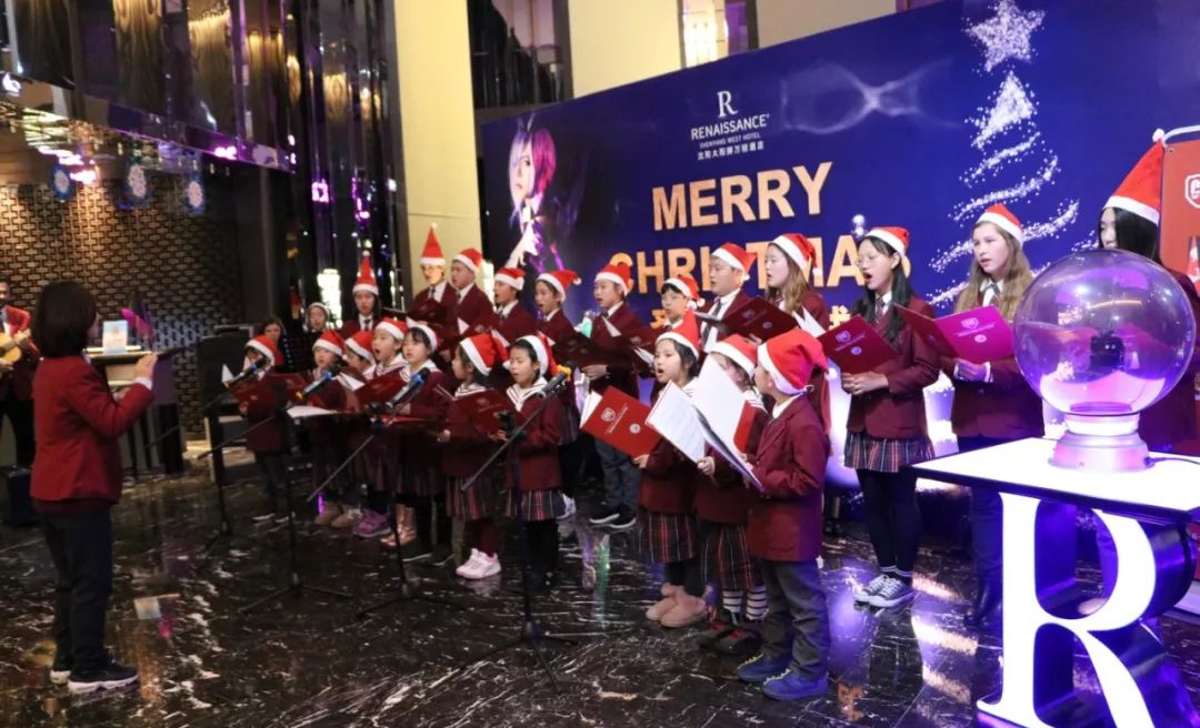 CISS部分师生参加太阳狮万丽酒店圣诞点灯活动