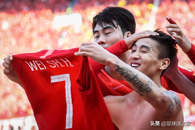 广州塔庆祝广州恒大八冠王,广州恒大8连冠图片