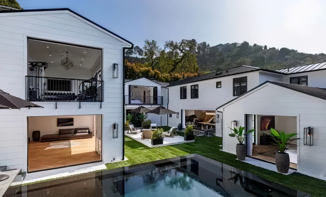 蕾哈娜与rocky还在交往吗,蕾哈娜17亿美元财产