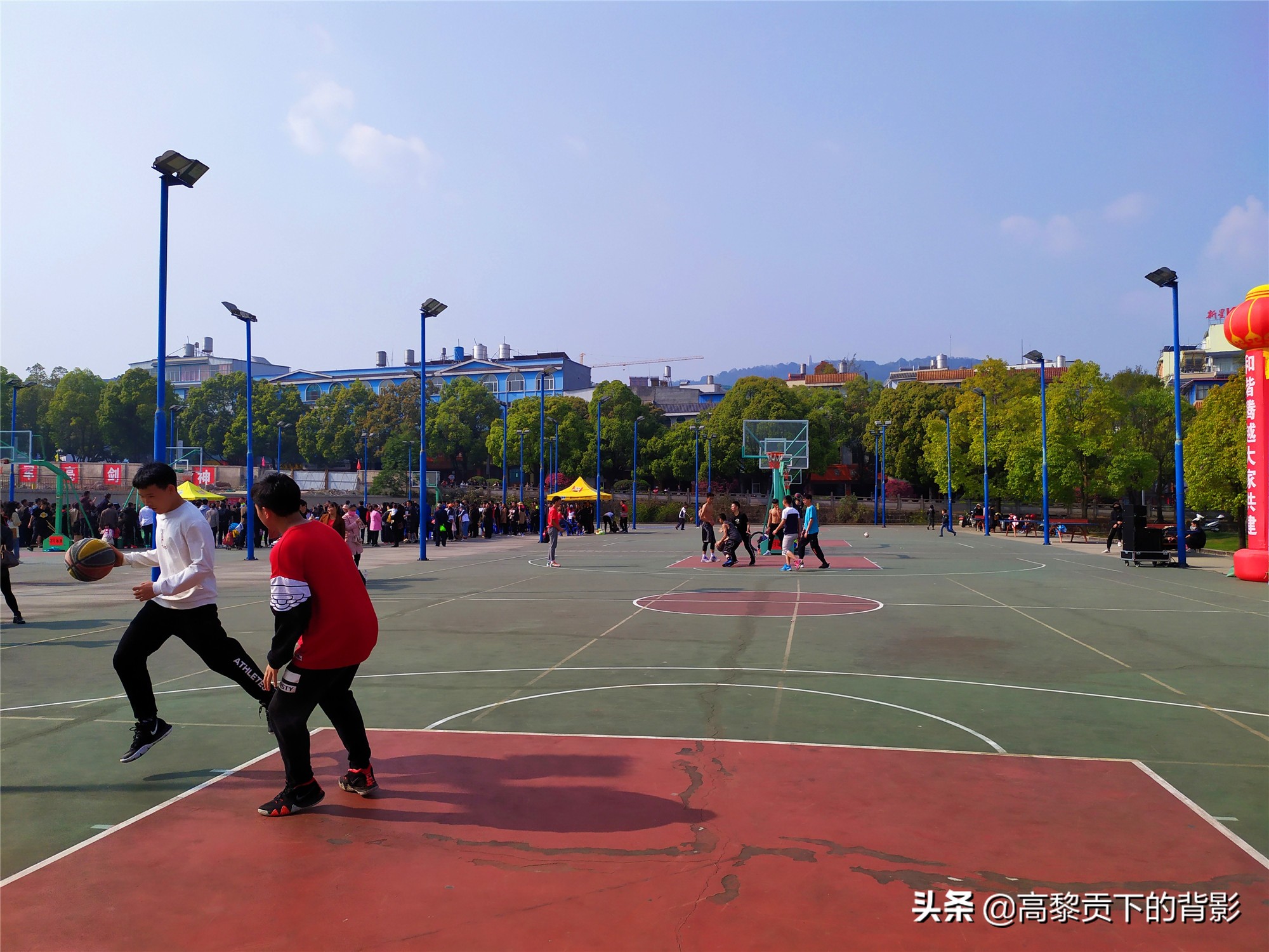 云南腾冲偶遇篮球赛顺便看看腾冲的体育设施如何？