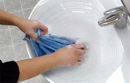 73岁人大代表研发洗衣神器，十年油汗渍霉菌，异味顽垢，轻松泡走