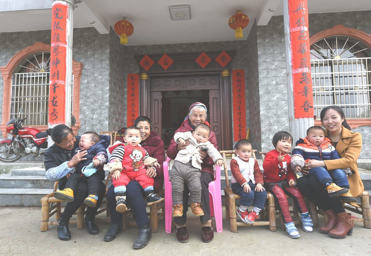 医院查出癌症男子一个人看病,查出癌症晚期只有三个月