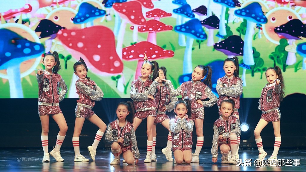 小天鹅艺术团童心向党,陕西省小天鹅艺术团点亮中国梦