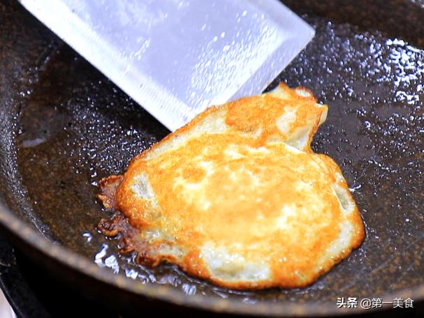麻辣烫荷包蛋怎么煎不散,荷包蛋要怎么煮才不会塌锅
