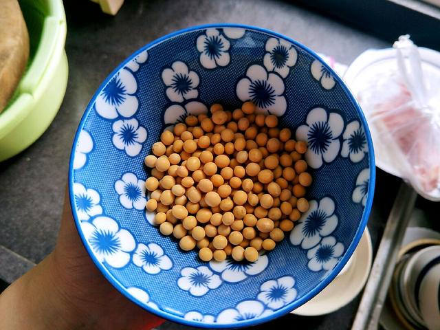 苦瓜黄豆排骨汤的做法,苦瓜黄豆排骨汤家常做法