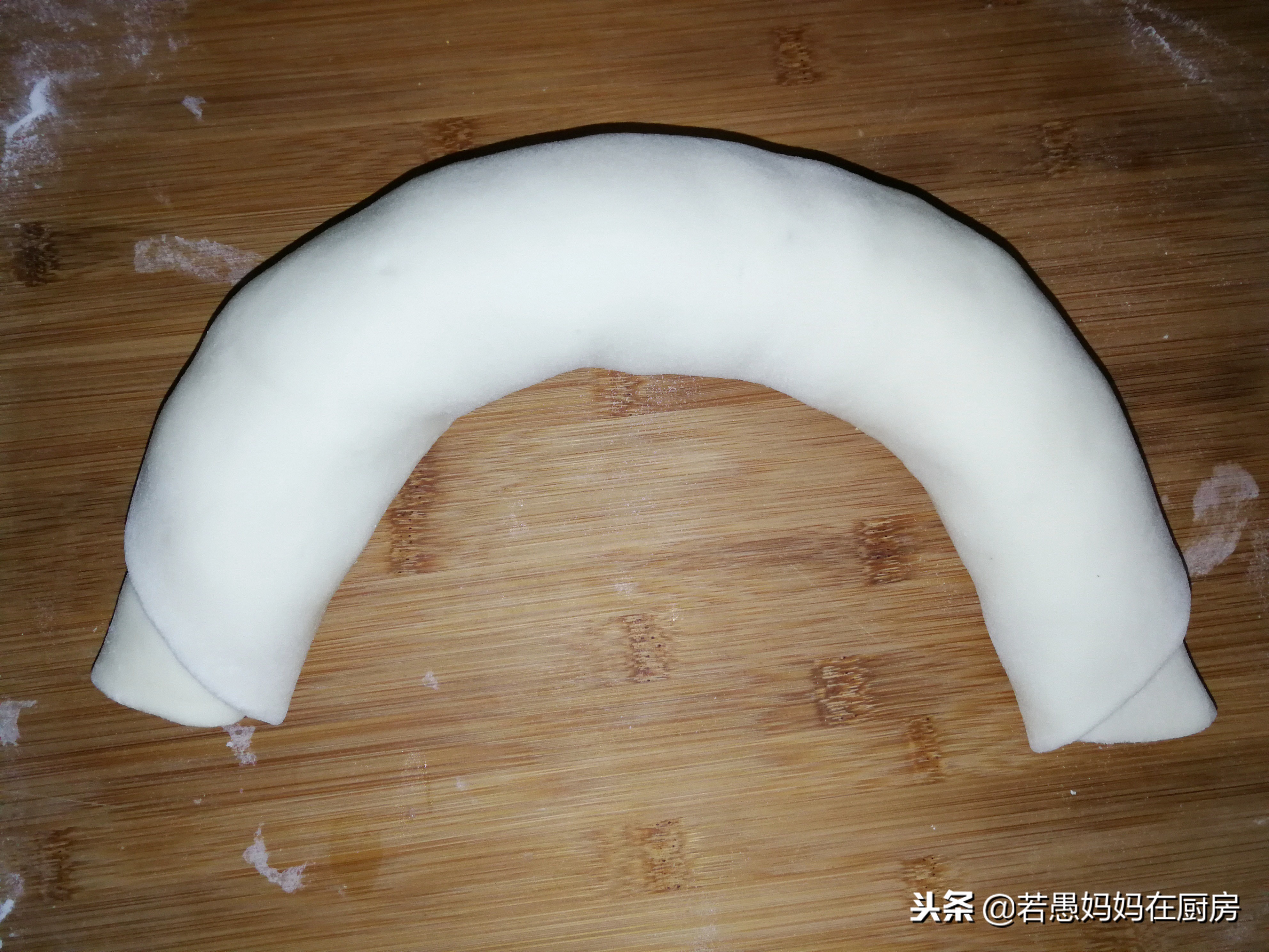 包包子的褶怎么做,包包子不粘手怎么做